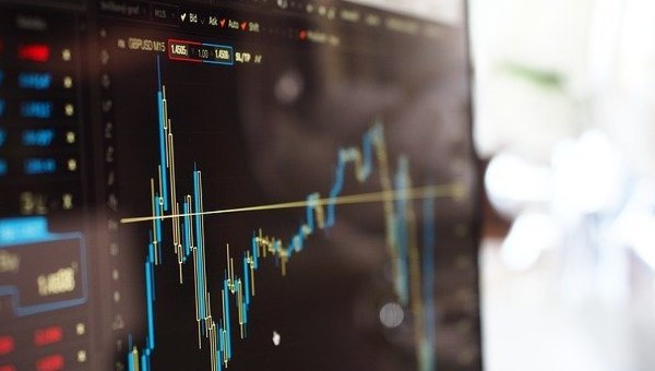 ما هو أفضل وسيط للتداول في سوق دبي المالي من حيث التراخيص